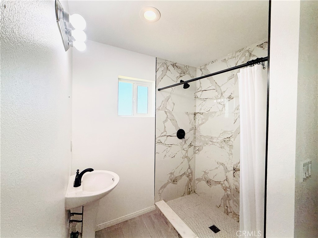 14080 Mohawk Road Apple Valley, CA 92307 - Photo 17 of 26 Primary Bathroom