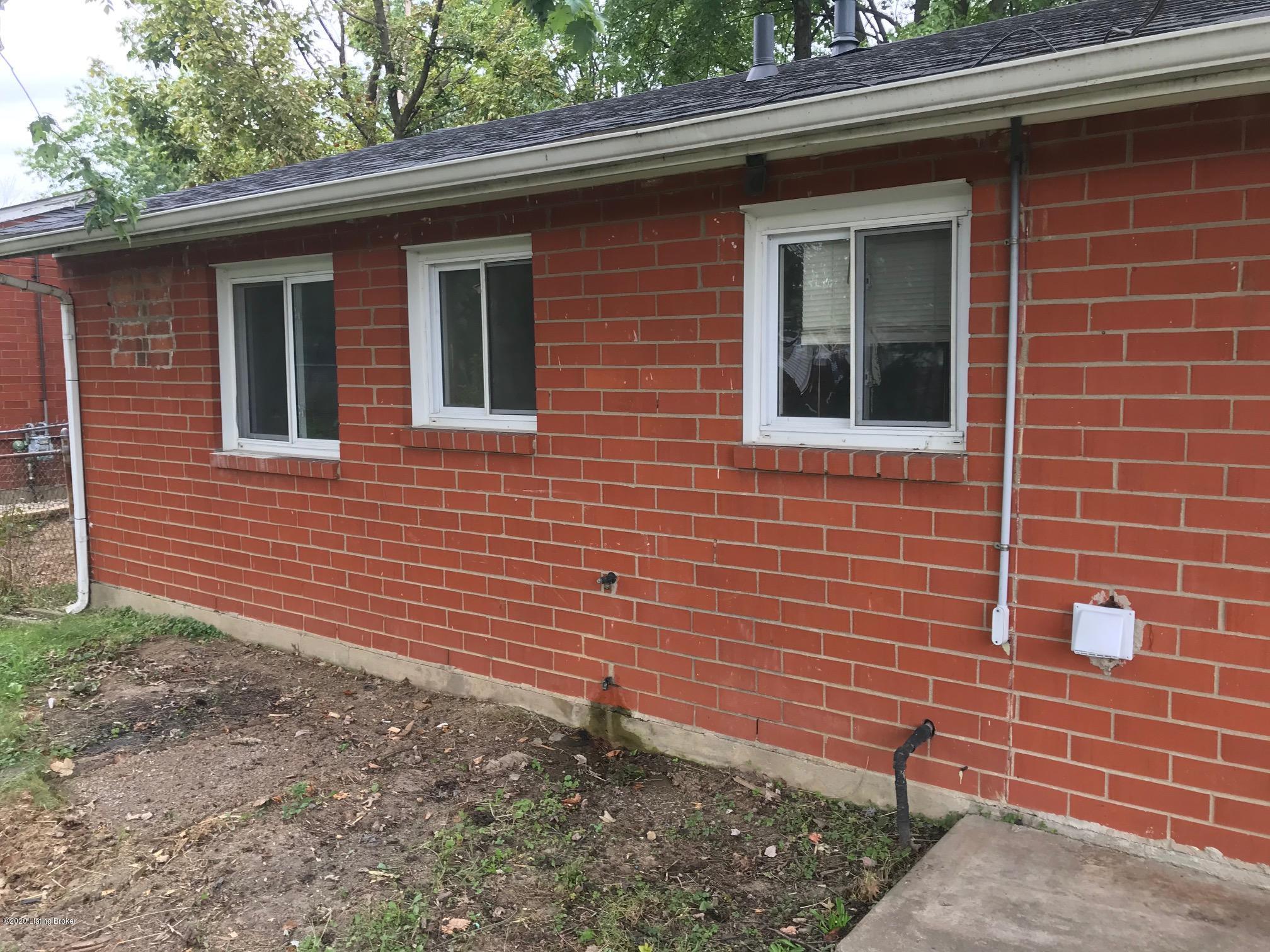 414 Mac Brae Road Louisville, KY 40214 - Photo 15 of 35 IMG_2257 (002)