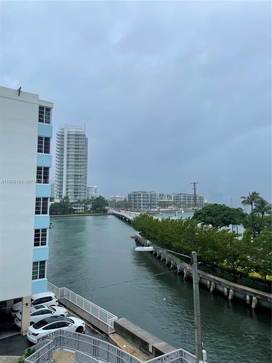 1674 Bay Road, Unit 405 Miami Beach, FL 33139 - Photo 11 of 22