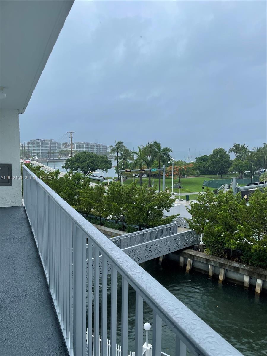 1674 Bay Road, Unit 405 Miami Beach, FL 33139 - Photo 13 of 22