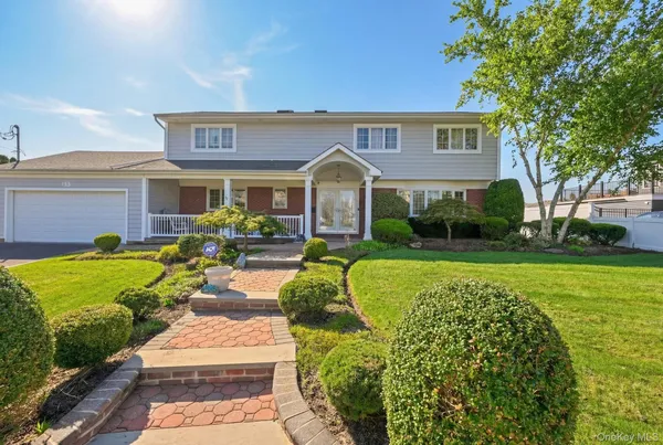 $1,599,999 | 133 Thornwood Road, Massapequa Park, NY 11762