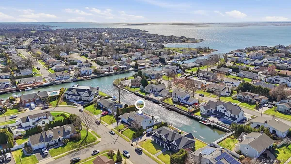 $1,599,999 | 133 Thornwood Road, Massapequa Park, NY 11762