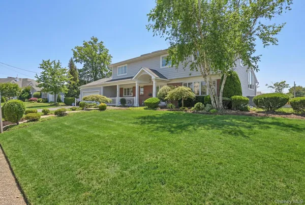$1,599,999 | 133 Thornwood Road, Massapequa Park, NY 11762