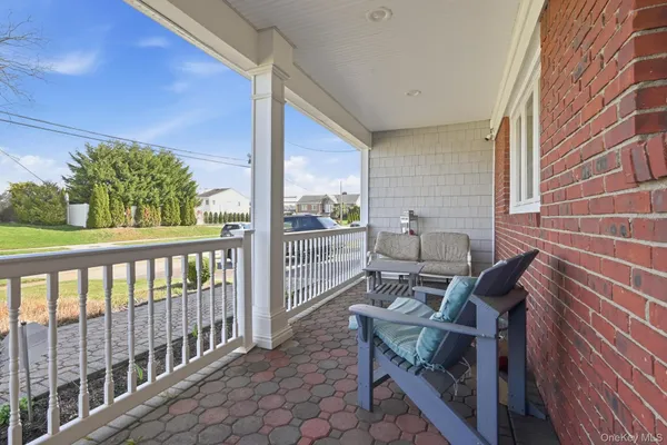 $1,599,999 | 133 Thornwood Road, Massapequa Park, NY 11762