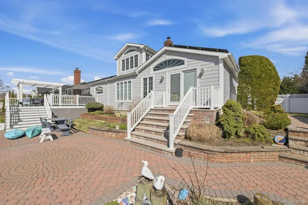 $1,599,999 | 133 Thornwood Road, Massapequa Park, NY 11762
