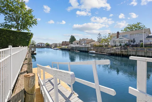 $1,599,999 | 133 Thornwood Road, Massapequa Park, NY 11762