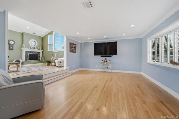 $1,599,999 | 133 Thornwood Road, Massapequa Park, NY 11762