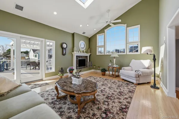 $1,599,999 | 133 Thornwood Road, Massapequa Park, NY 11762