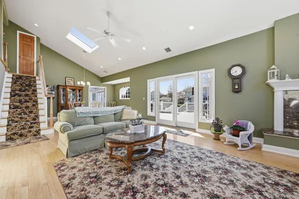 $1,599,999 | 133 Thornwood Road, Massapequa Park, NY 11762