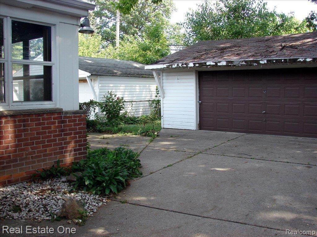 19306 Burt Road Detroit, MI 48219 - Photo 5 of 20 BURT RD BACKYARD