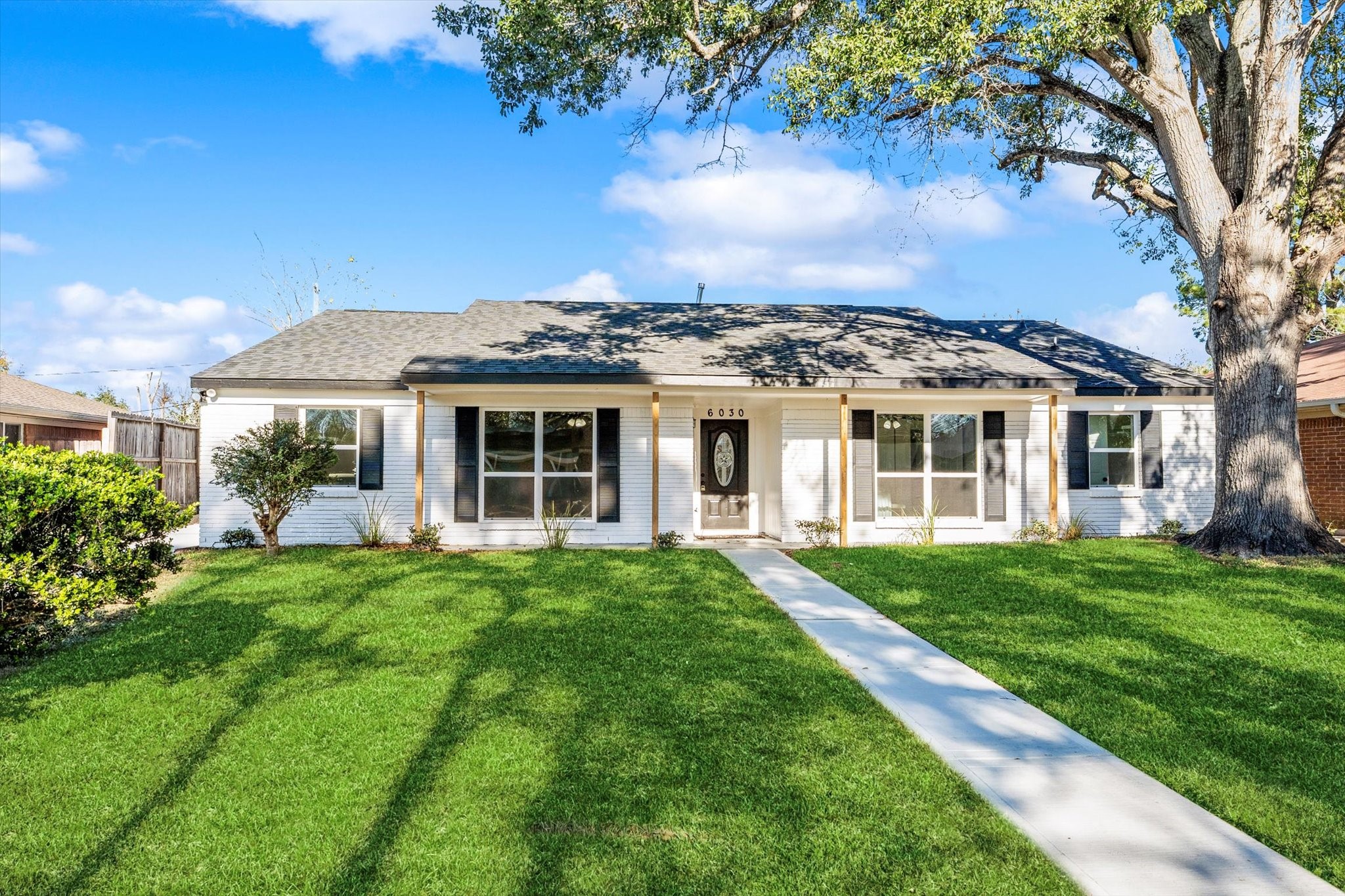 a view of a house with a backyard