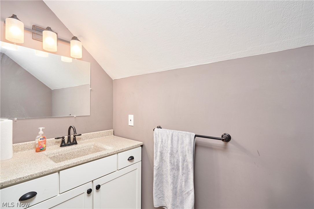 1884 Malasia Road Akron, OH 44305 - Photo 14 of 24