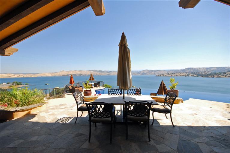 This back yard retreat provides expansive stone patio/decking taking full advantage of stunning panoramic views.