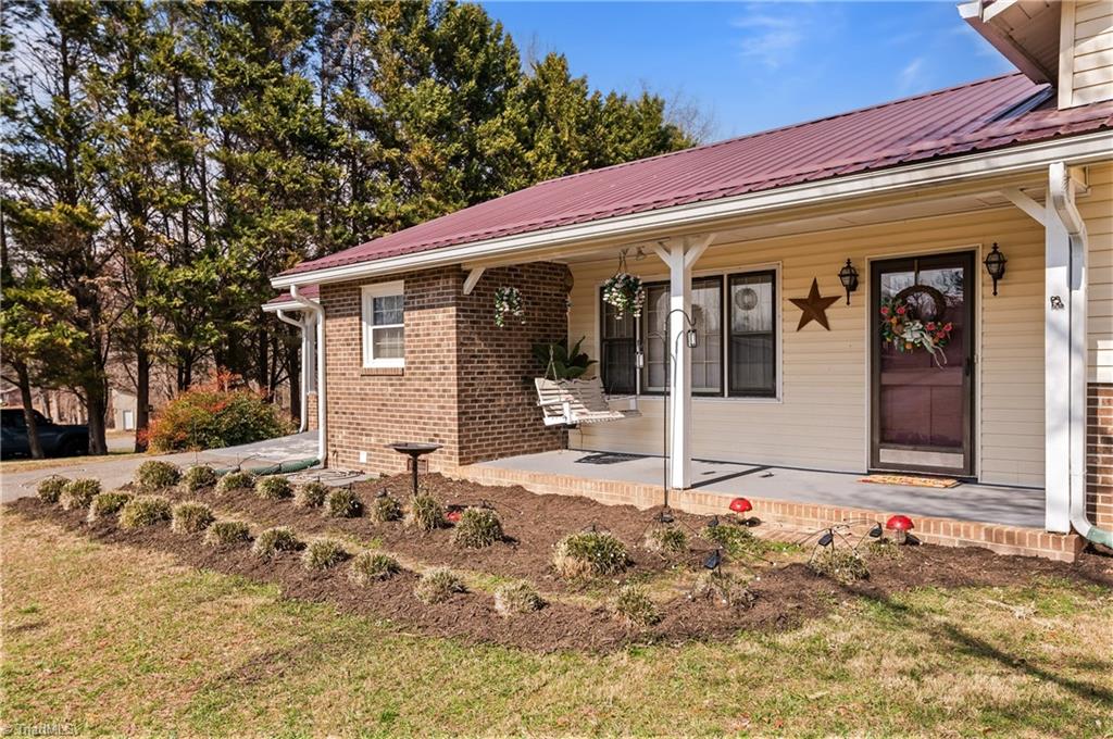 2198 South McKinney Road Mount Airy, NC 27030 - Photo 4 of 48 Adorable front porch space.