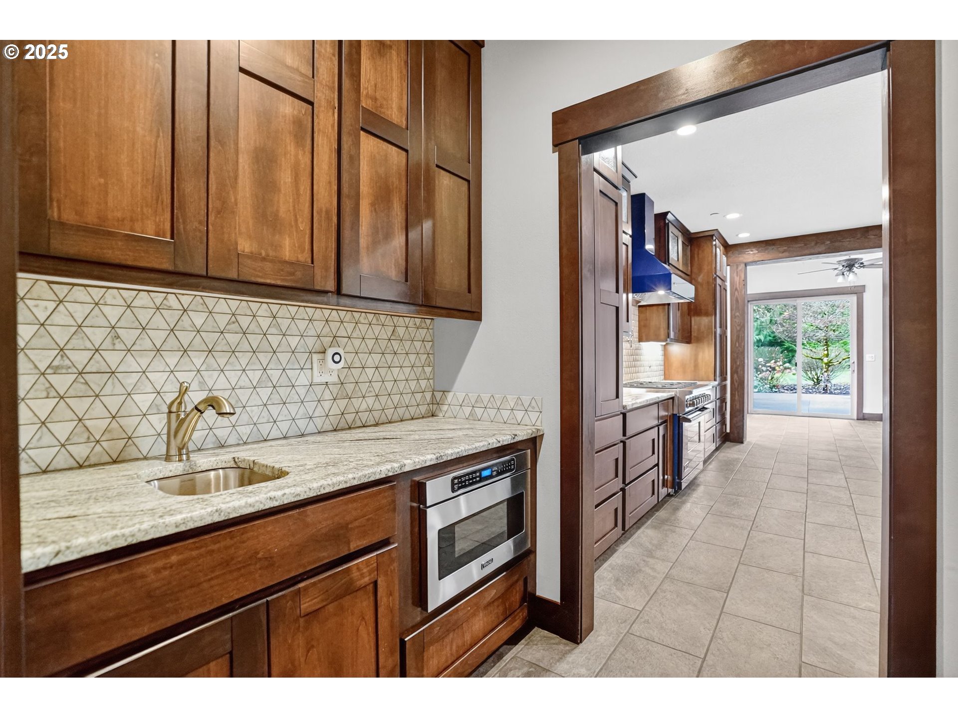 18740 South Upper Highland Road Beavercreek, OR 97004 - Photo 16 of 48 a kitchen with stainless steel appliances granite countertop a sink stove and cabinets