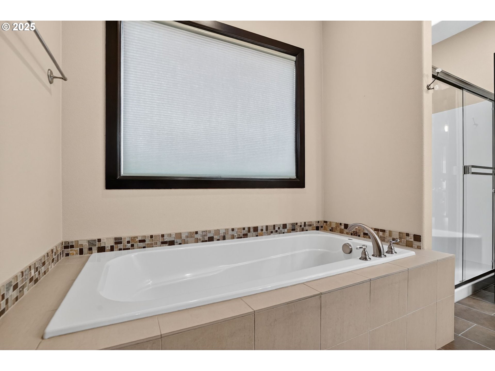 18740 South Upper Highland Road Beavercreek, OR 97004 - Photo 22 of 48 a bathroom with a bathtub and a sink