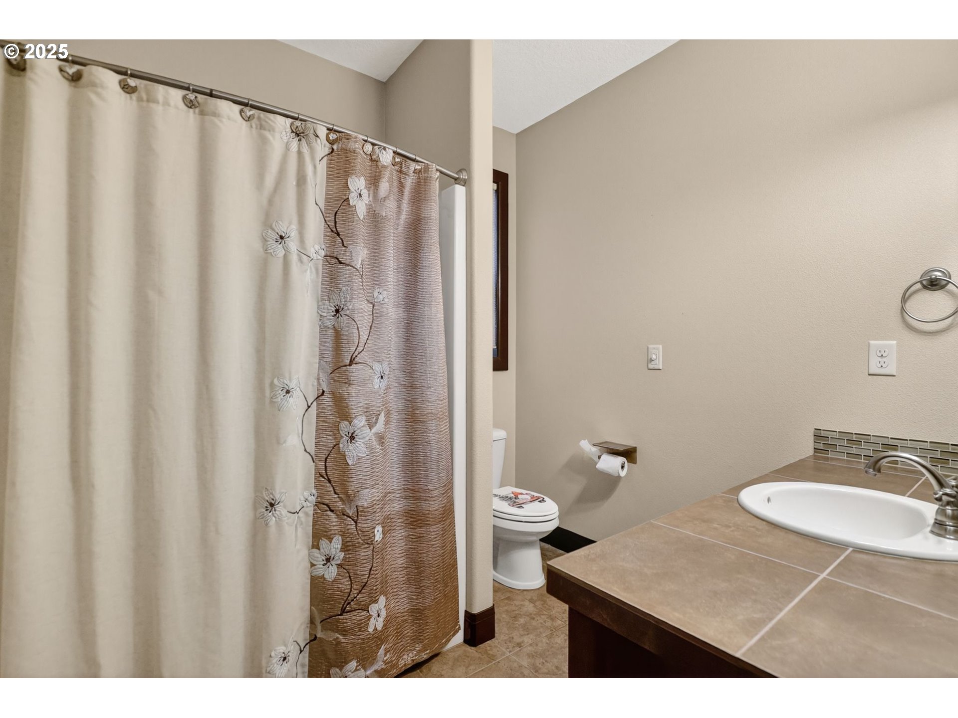 18740 South Upper Highland Road Beavercreek, OR 97004 - Photo 26 of 48 a bathroom with a sink toilet and shower