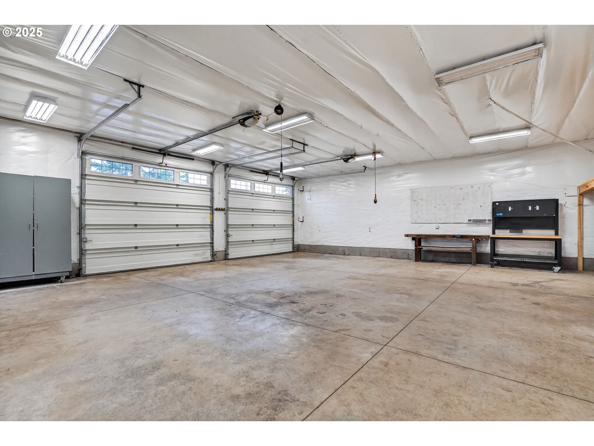 18740 South Upper Highland Road Beavercreek, OR 97004 - Photo 39 of 48 a view of a room with furniture