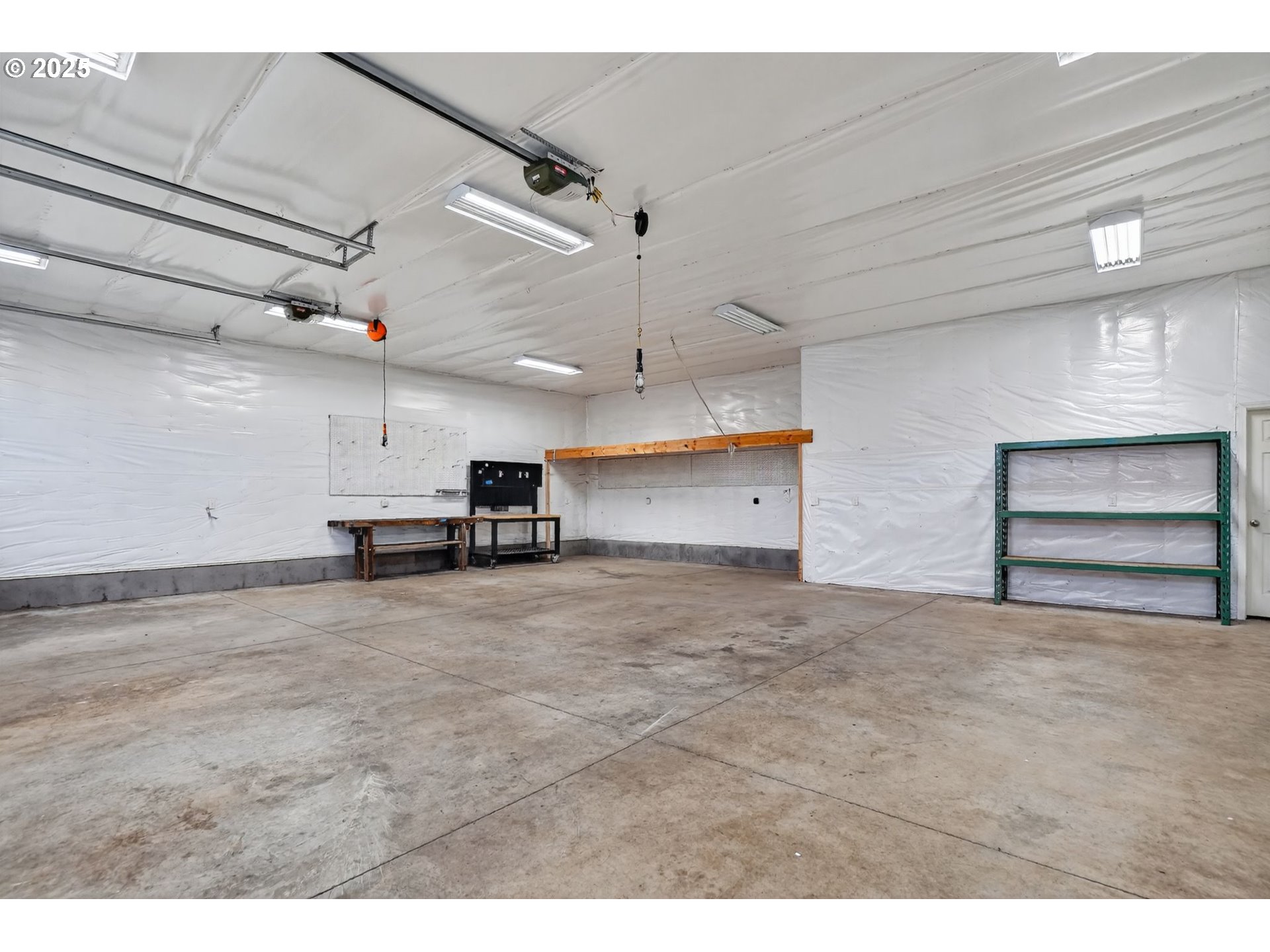 18740 South Upper Highland Road Beavercreek, OR 97004 - Photo 40 of 48 a view of a room with a garage