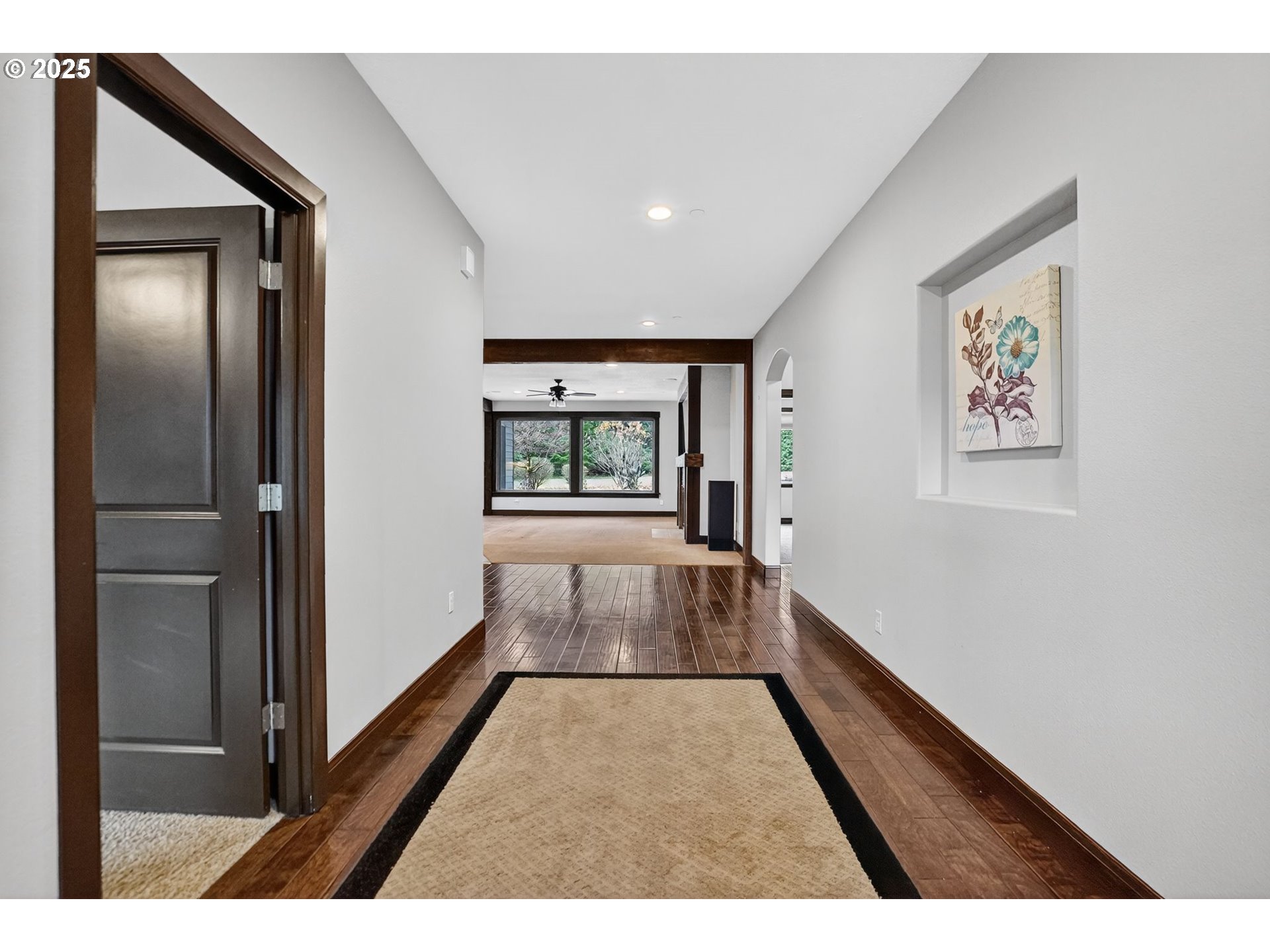 18740 South Upper Highland Road Beavercreek, OR 97004 - Photo 7 of 48 a view of gallery with window