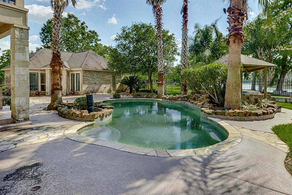 58 Lake Road Lake Jackson, TX 77566 - Photo 26 of 31 Pool Area View 2