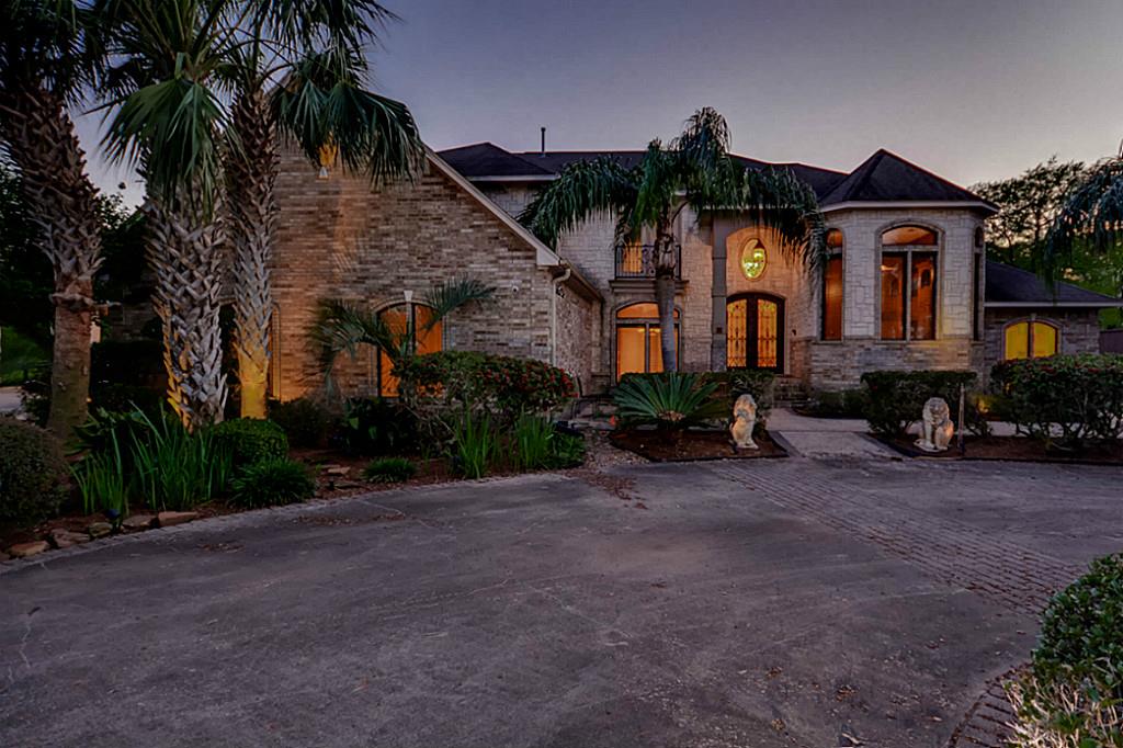 58 Lake Road Lake Jackson, TX 77566 - Photo 29 of 31 Front