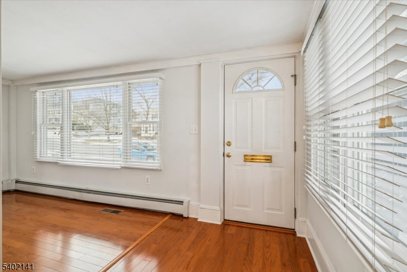 16 Cross Street, Unit A Madison, NJ 07940 - Photo 4 of 26