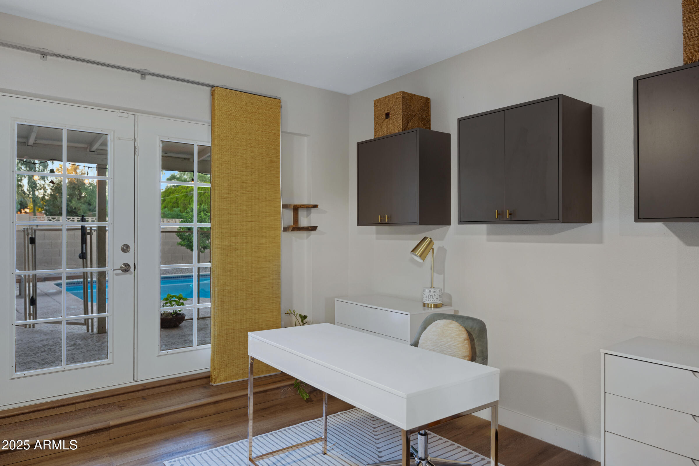 1824 West Seldon Lane Phoenix, AZ 85021 - Photo 18 of 34 a workspace with furniture and window