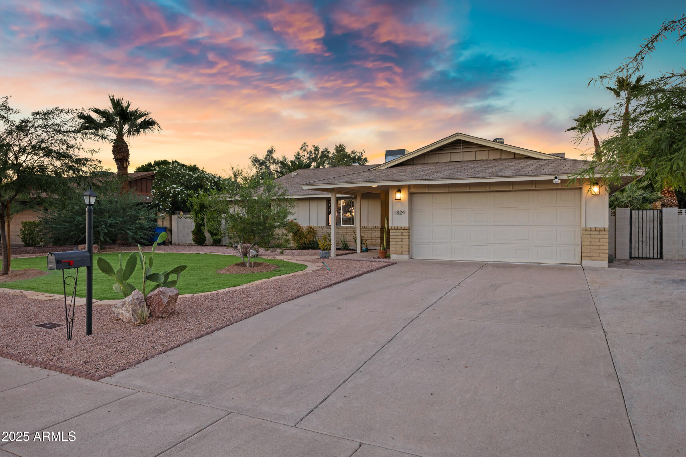 1824 West Seldon Lane Phoenix, AZ 85021 - Photo 26 of 26 1824 W Seldon Ln-37