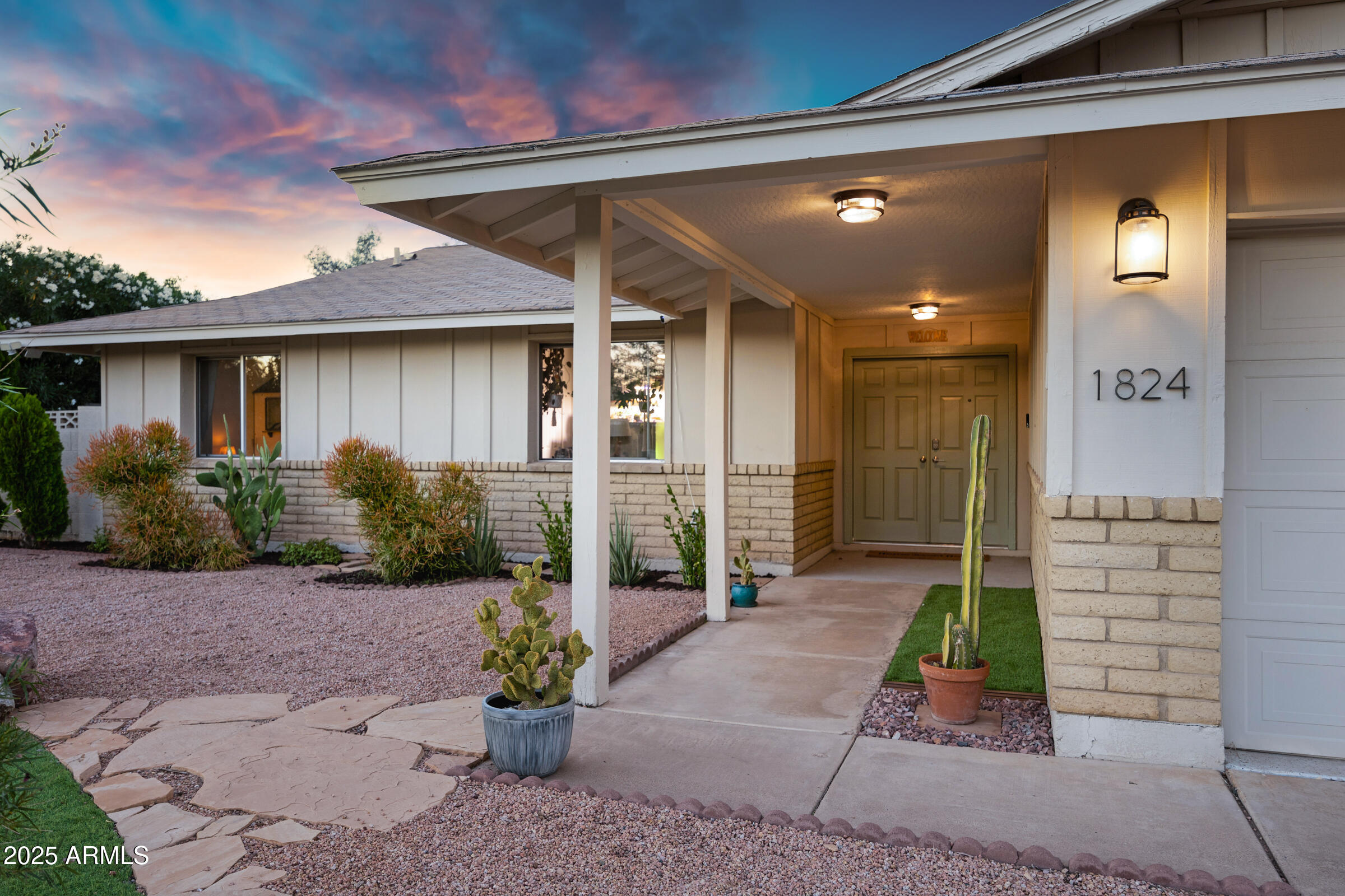 1824 West Seldon Lane Phoenix, AZ 85021 - Photo 3 of 34 a front view of a house with a garden