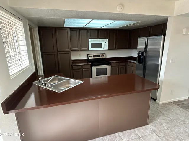 $1,400 | 5827 North 59th Drive, Glendale, AZ 85301