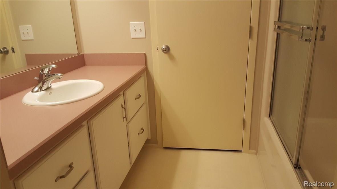 24874 Chalk Farm Road North Warren, MI 48091 - Photo 14 of 27 20160803_204904.jpg
