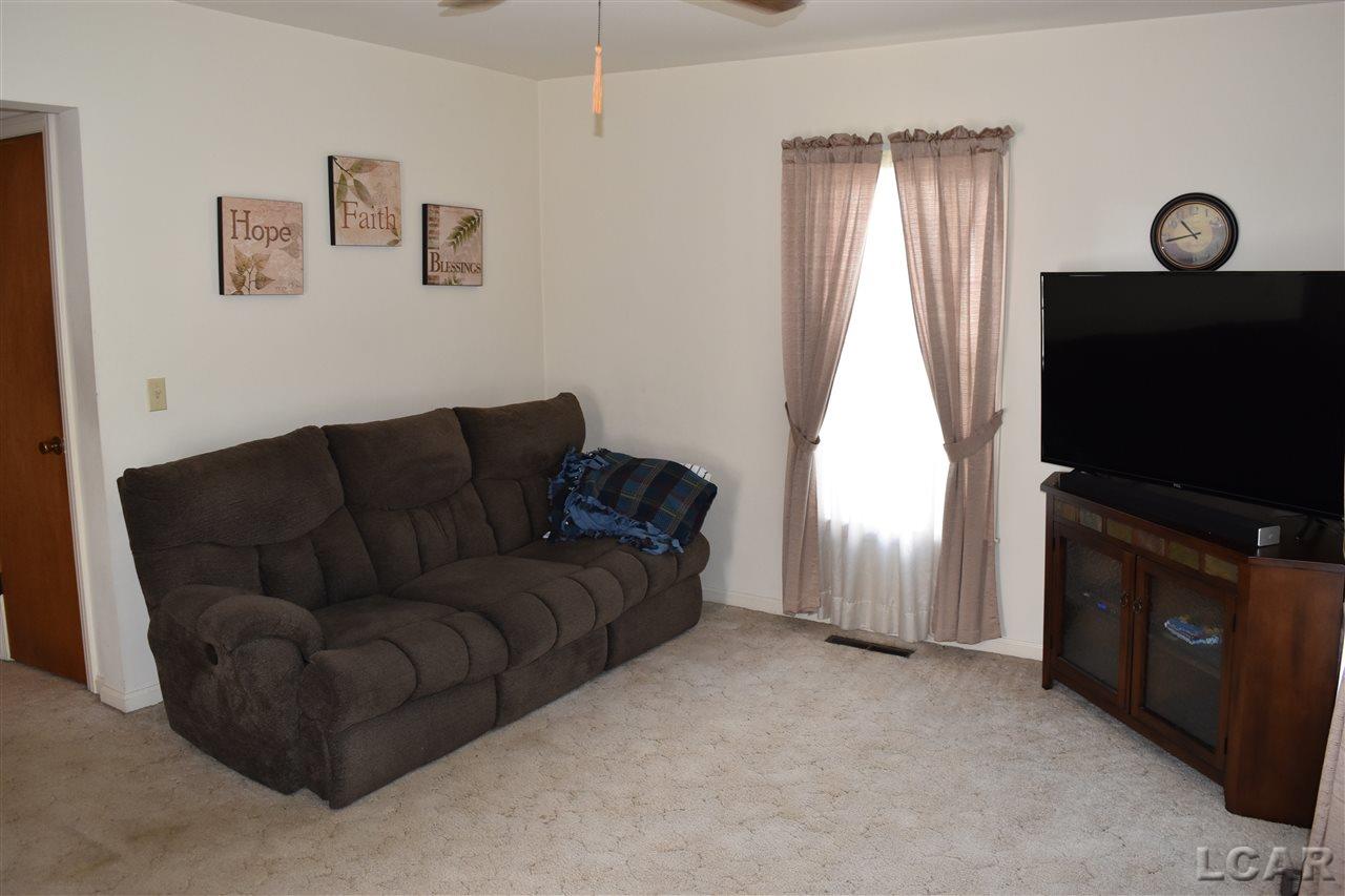 329 Merrick Street Adrian, MI 49221 - Photo 6 of 25 LIVING ROOM 2