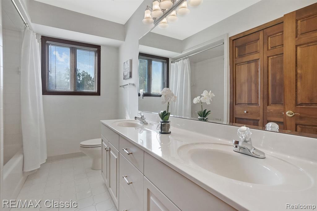 3049 Walnut Lake Road West Bloomfield, MI 48322 - Photo 39 of 53 Gallery Image 39