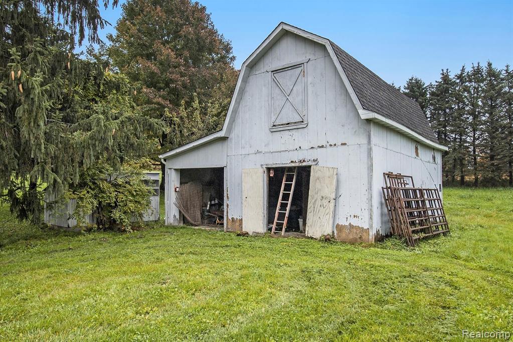 8248 Hartland Road Fenton, MI 48430 - Photo 36 of 37 Gallery Image 36