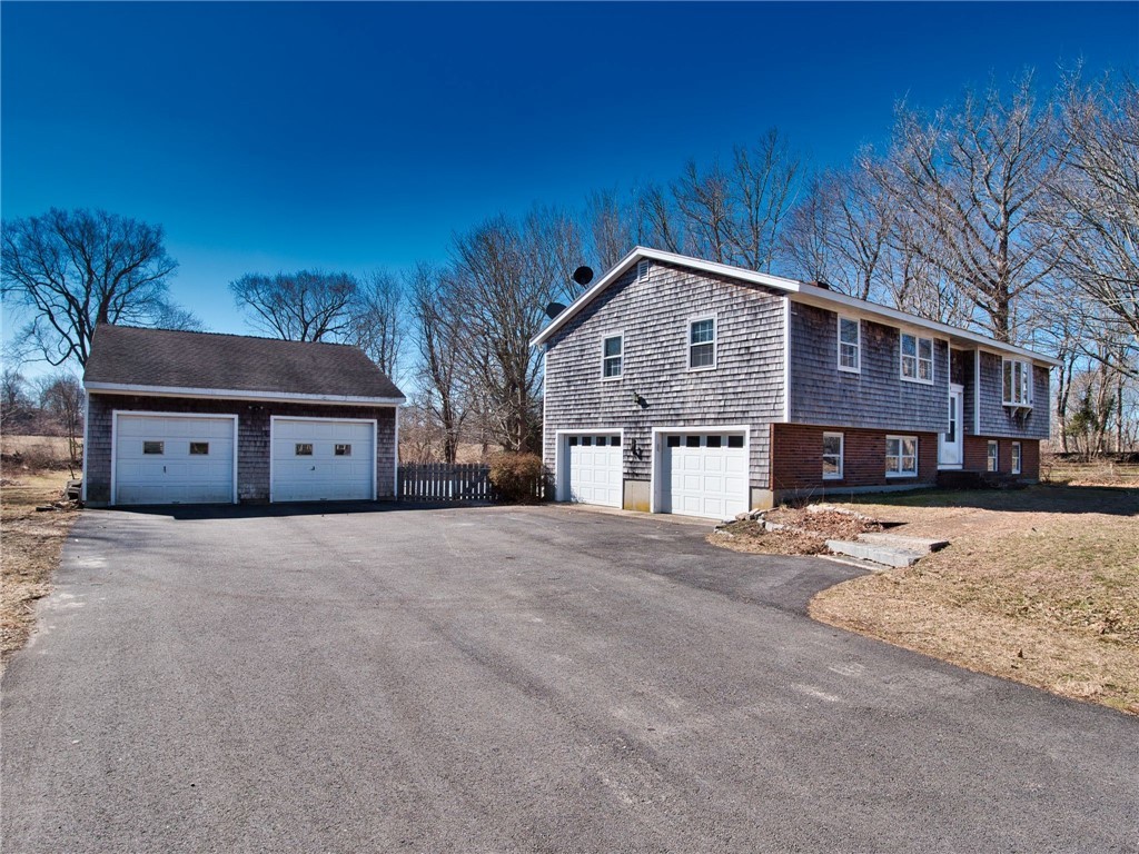 58 Indian Point Road Tiverton, RI 02878 - Photo 4 of 49