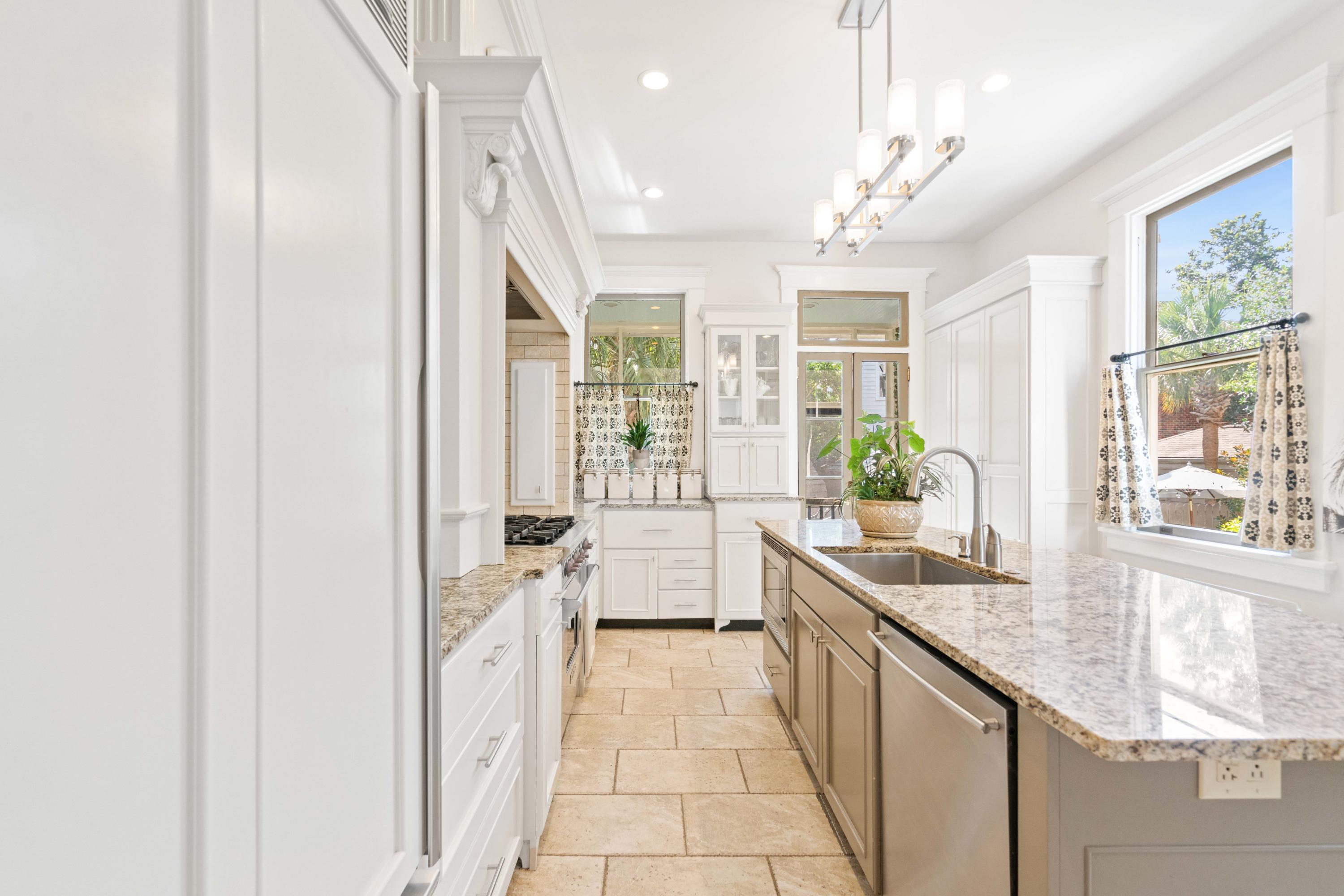 5 Colonial Street Charleston, SC 29401 - Photo 17 of 47 5Colonial_NickCannPhoto-36_