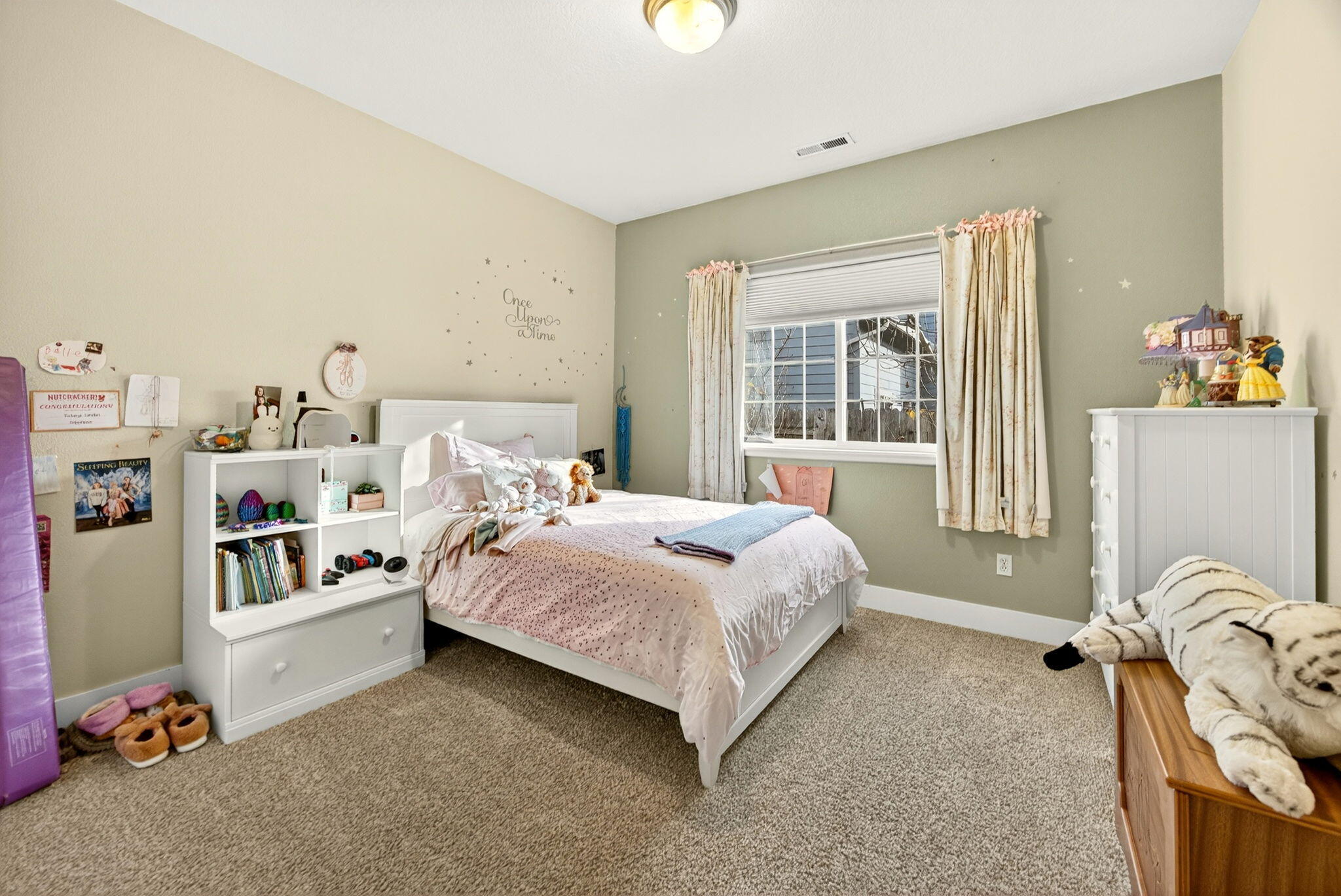 16 Portabello Way Eagle Point, OR 97524 - Photo 27 of 43 a bedroom with a bed and a window