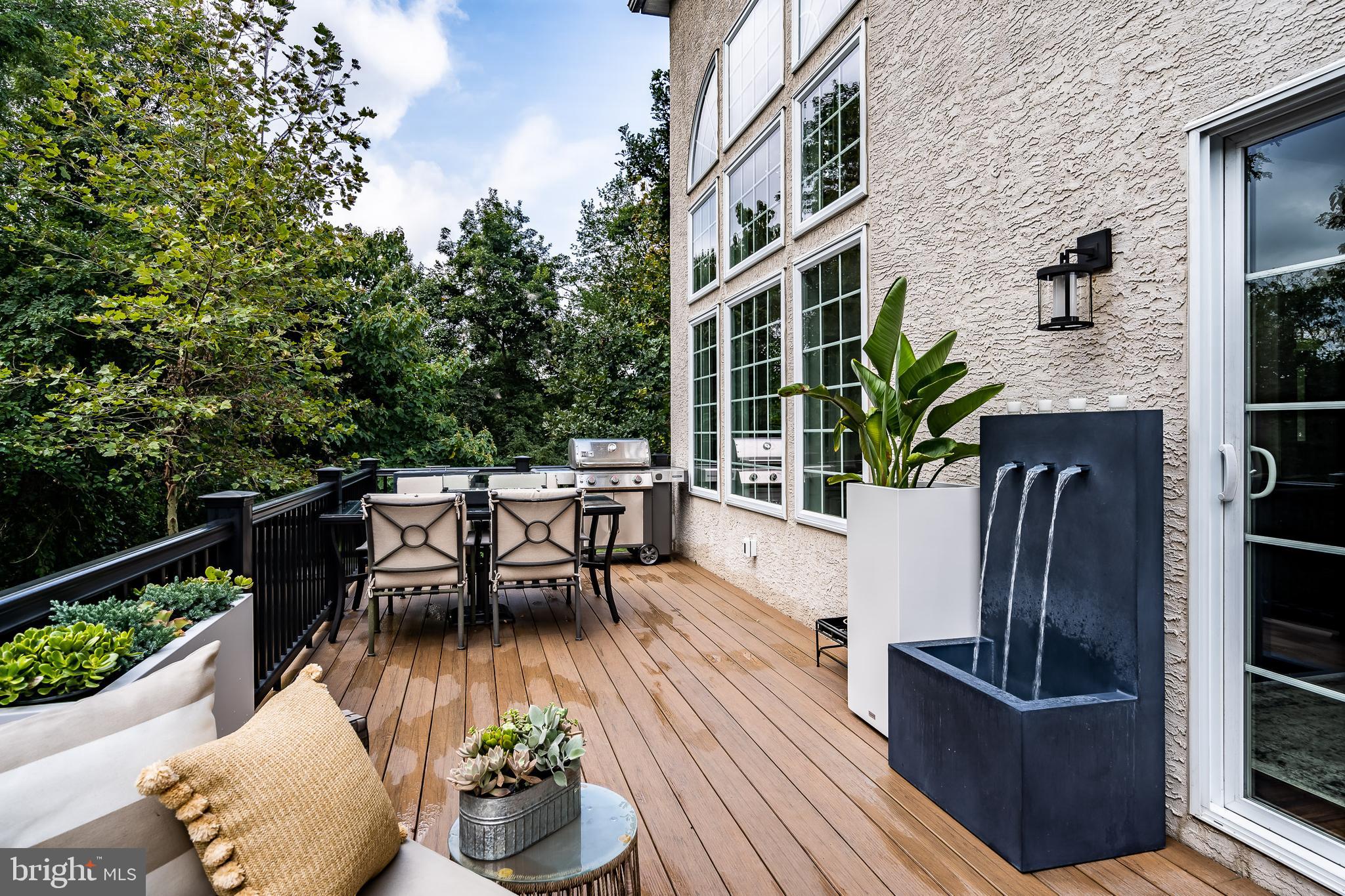 111 Dauphin Drive Springfield, PA 19064 - Photo 15 of 49 Upper deck