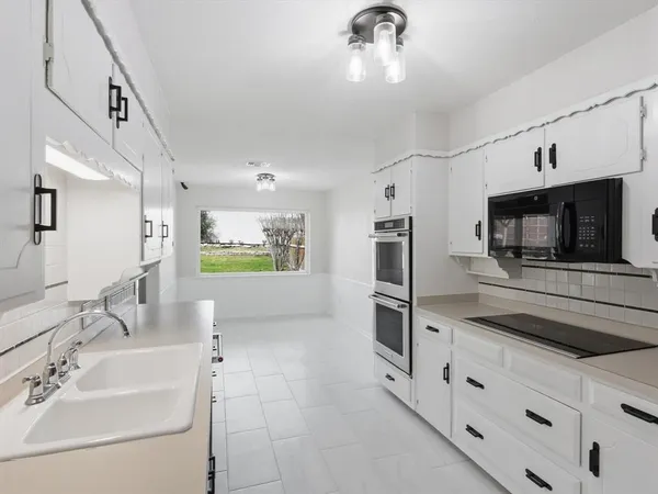 $650,000 | 4300 Winding Way, Benbrook, TX 76126