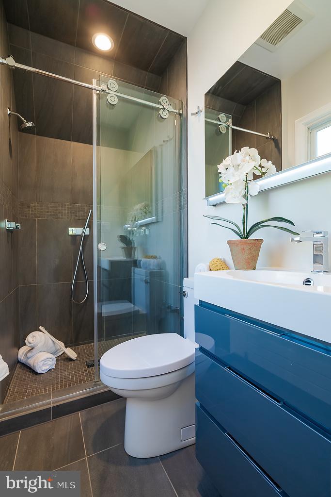 3607 Van Ness Street Northwest Washington, DC 20008 - Photo 25 of 47