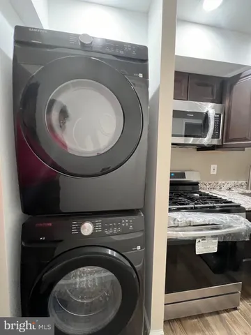 a close up view of washer and dryer
