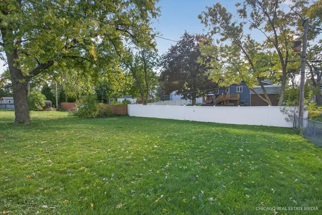 $3,250 | 2211 Birchwood Parkway, Woodridge, IL 60517