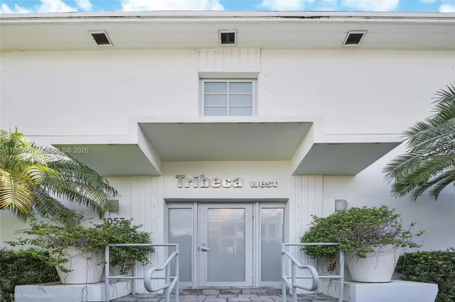 $3,700 | 1057 15th Street, Unit 24, Miami Beach, FL 33139