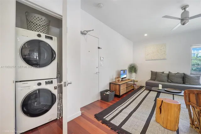 $3,700 | 1057 15th Street, Unit 24, Miami Beach, FL 33139