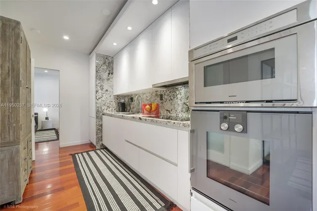 $3,700 | 1057 15th Street, Unit 24, Miami Beach, FL 33139