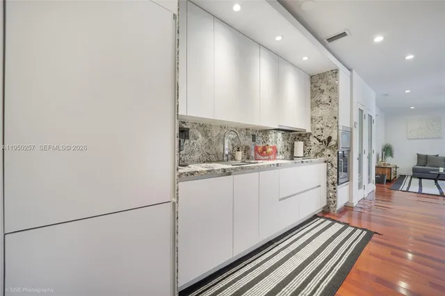 $3,700 | 1057 15th Street, Unit 24, Miami Beach, FL 33139