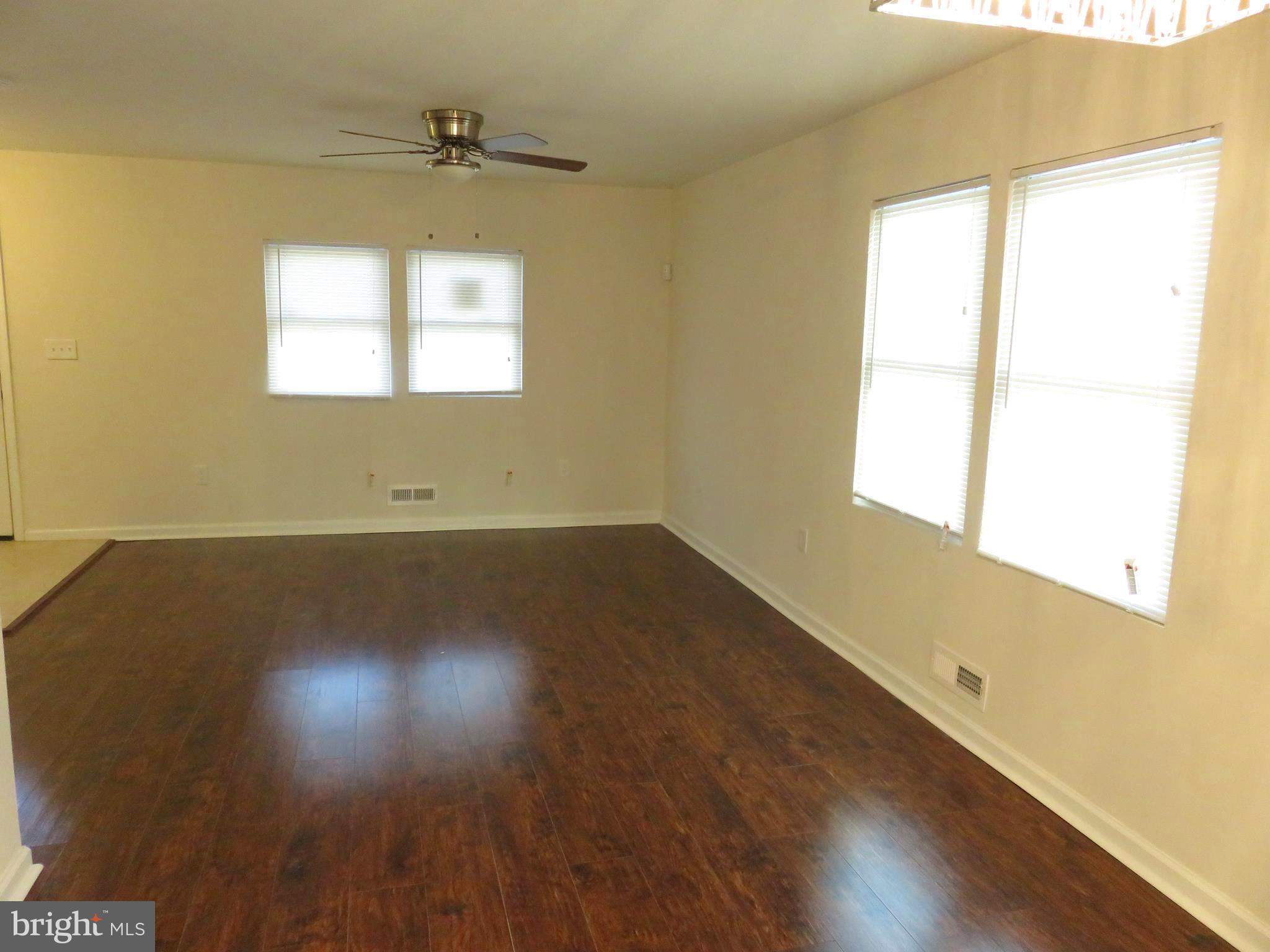 6717 Brompton Road Baltimore, MD 21207 - Photo 5 of 26 Living Room