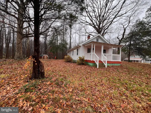 $2,400 | 2073 Warrenton Road, Fredericksburg, VA 22406