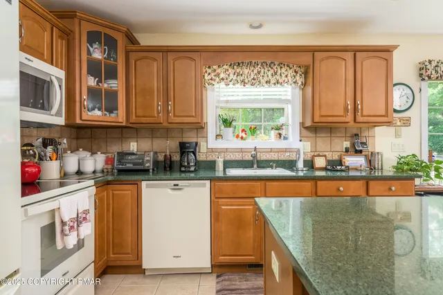 $645,000 | 969 Hideaway Hill Road, Kunkletown, PA 18058